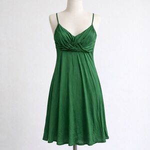 Y2K Delia’s emerald green twist-front slip dress w/ flowy fit & spaghetti straps